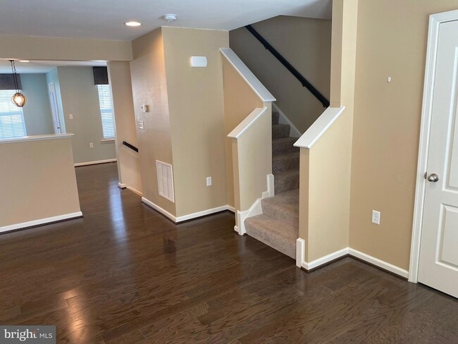 Building Photo - 37 Cecily Way