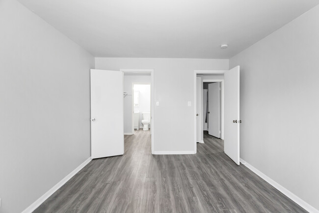 Building Photo - 1075 Knoll Ln