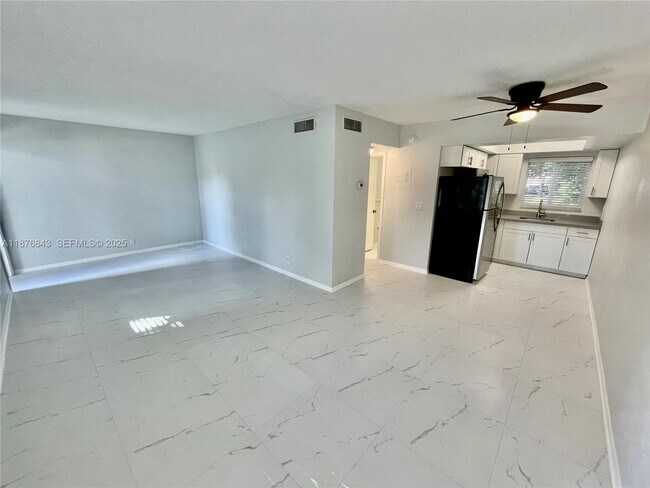 Building Photo - 2616 NE 14th Ave