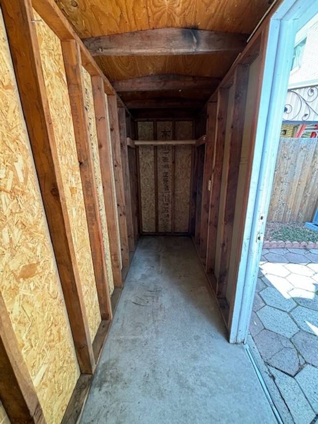 Building Photo - Updated 2 bd/3ba Townhome in Lakewood