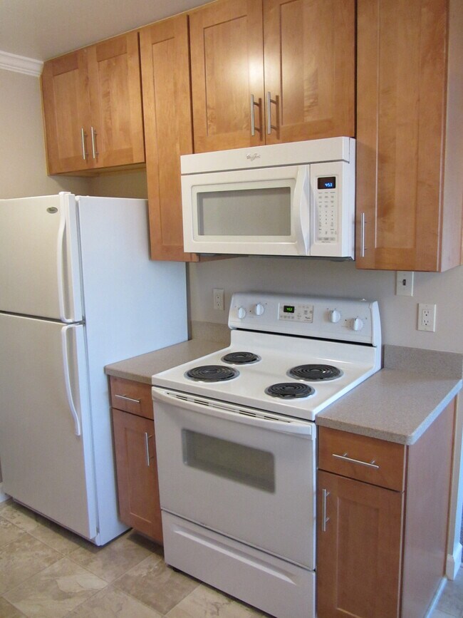 Building Photo - 1751 Ross Cir