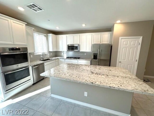 Building Photo - Smart Home. Henderson Beauty In Gated Comm...