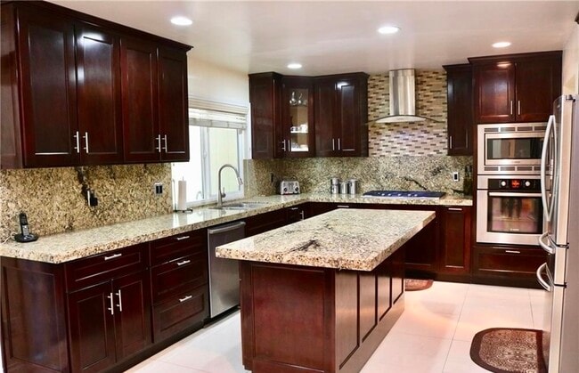 Building Photo - 10638 Balcom Ave