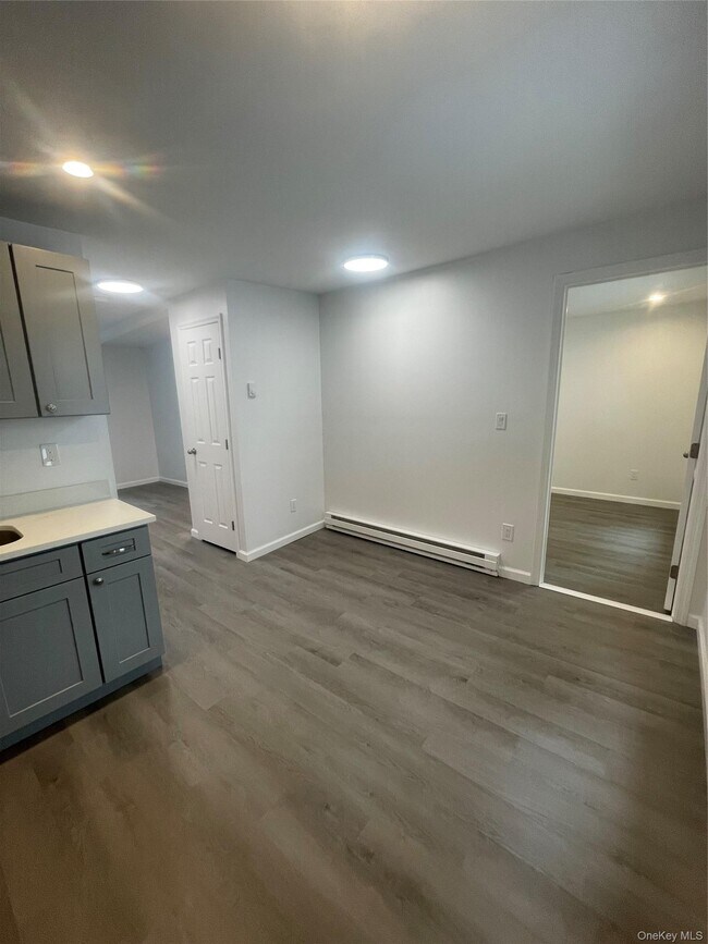 Building Photo - 653 Jersey Ave
