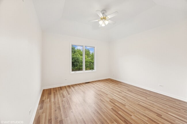 Building Photo - 1040 Buckingham Dr