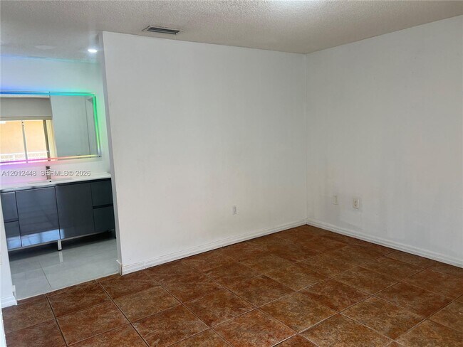 Building Photo - 2425 W 76th St