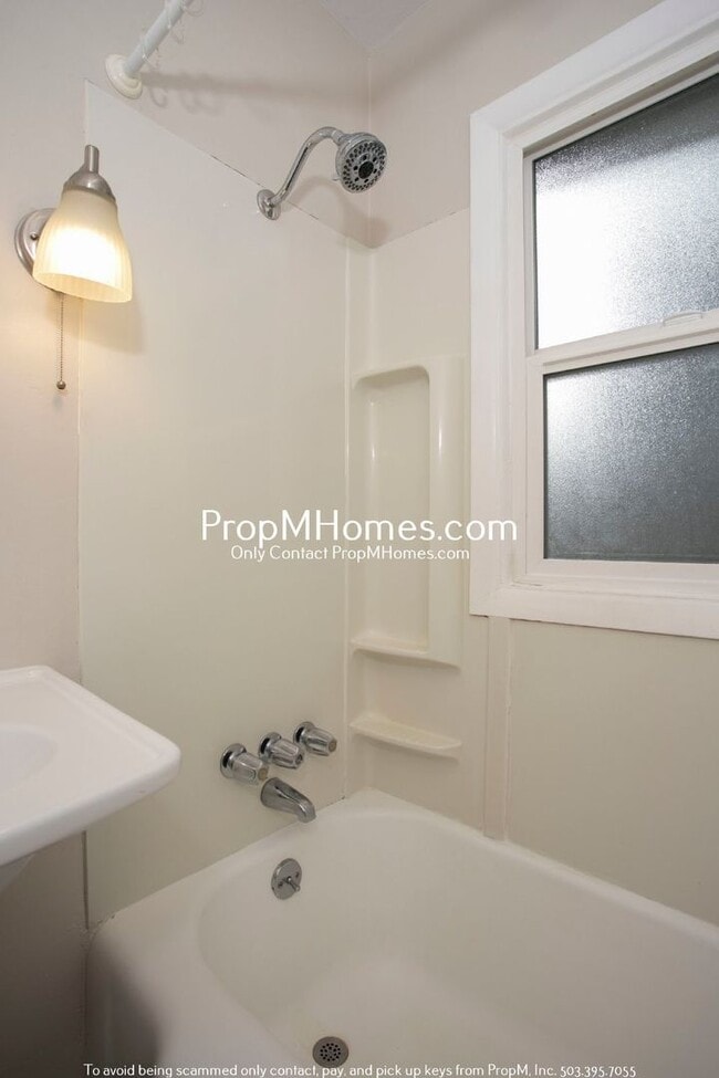 Building Photo - Charming Portsmouth Gem! W/D Included!