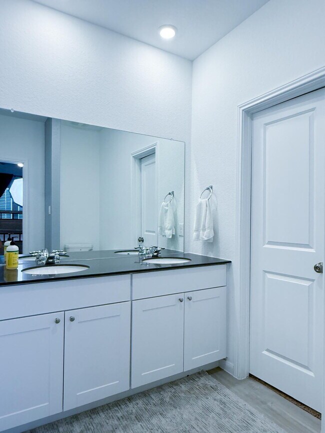 Building Photo - Charming 3-Bedroom Sanctuary with 2 Full Baths Near Lackland Air Force Base – 1469 Sq Ft of Comfo...