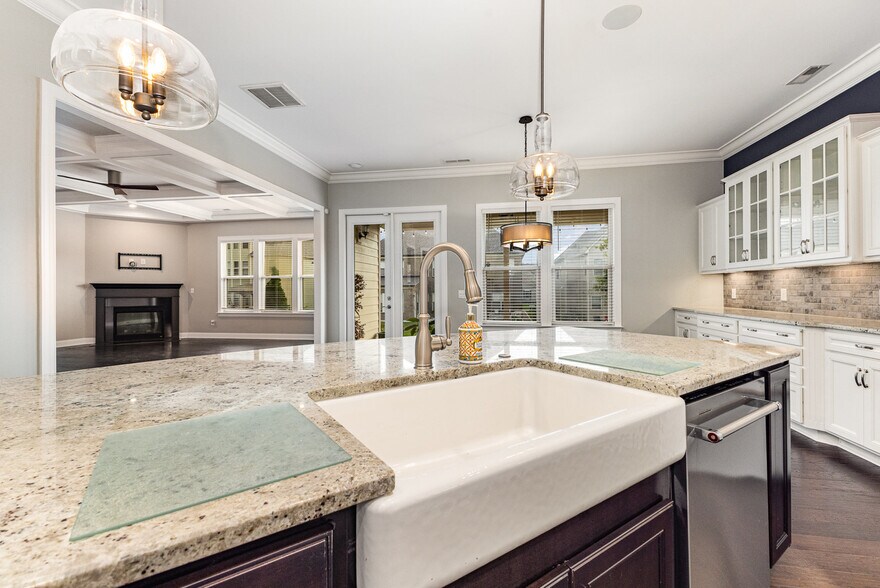 Building Photo - 6225 Majesty Ct