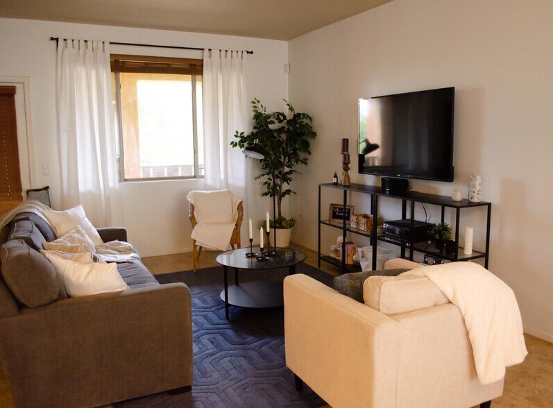 Building Photo - 2401 E Rio Salado Pky