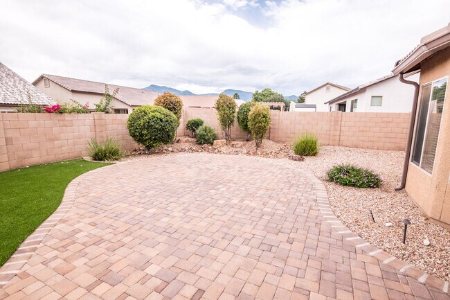 Building Photo - Executive home in The Estates at Holiday! ...