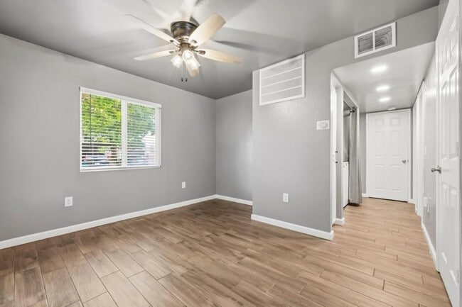 Building Photo - 2536 White Oak Pl