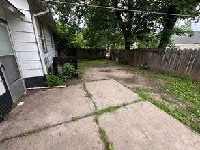 Building Photo - $825 - 2 bedroom/ 1 bathroom - Single Fami...