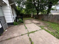 Building Photo - $850 - 2 bedroom/ 1 bathroom - Single Fami...