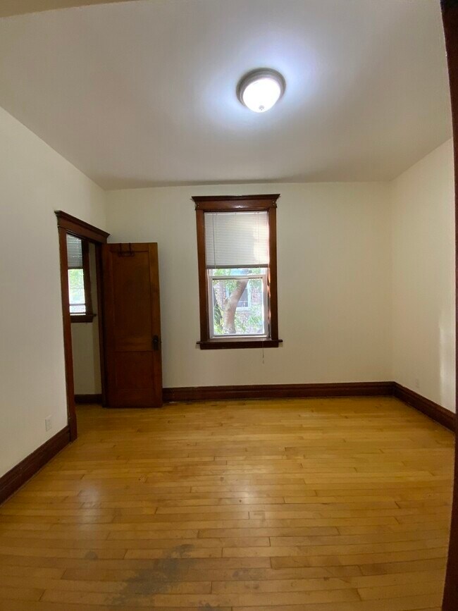Building Photo - 3116 N Elston Ave