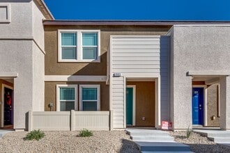 Building Photo - Welcome to a stunning recently built townh...