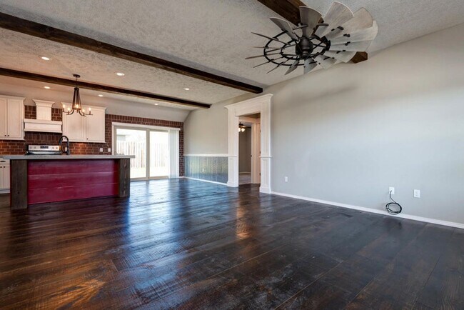 Building Photo - Republic Schools - Gorgeous 3 Bed 2 Bath 3 Car Garage For Rent!