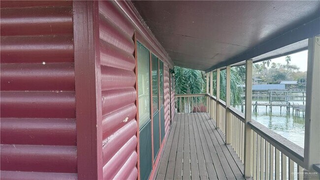 Building Photo - 8504 Lago Vista Dr