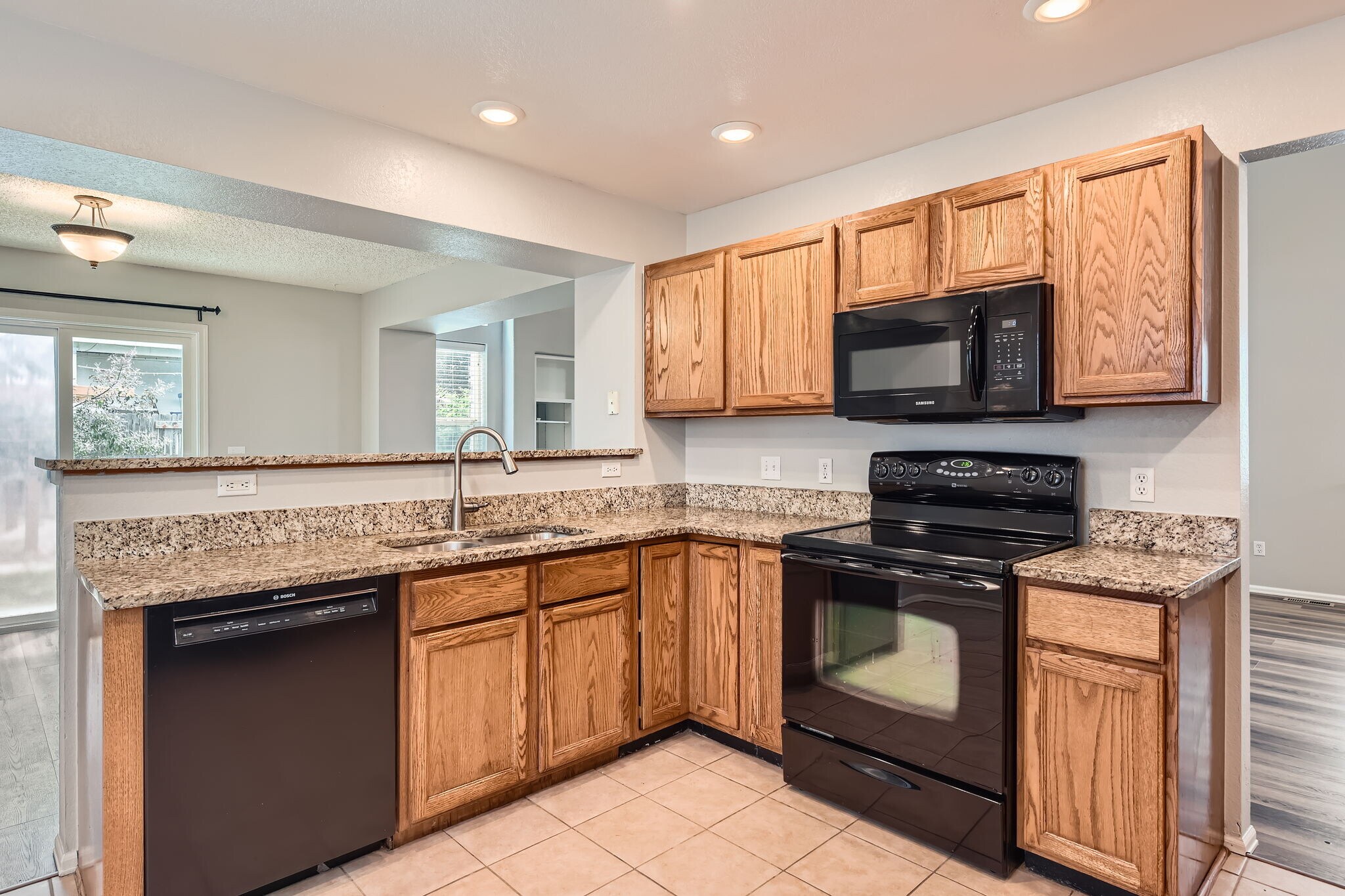 Building Photo - 8750 Redwing Ave