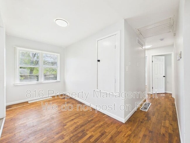 Building Photo - 10323 East 20th St S