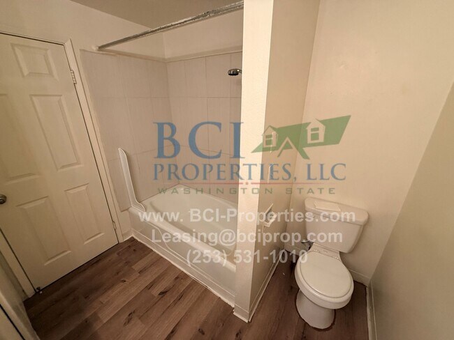 Building Photo - Deville Townhomes