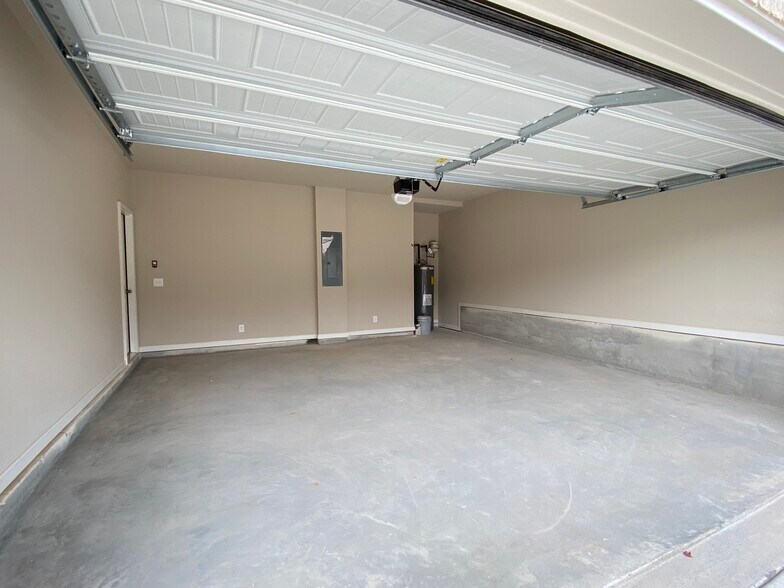 Building Photo - 2844 Weyhill Trl