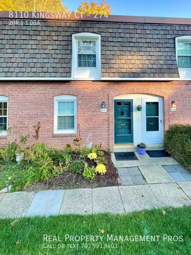 Building Photo - UPDATED 2 BEDROOM HOME - PRVATE BACK YARD ...