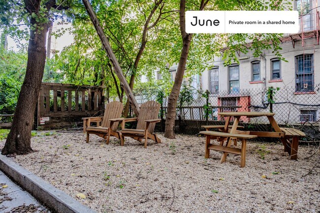 Building Photo - Room in Shared 3 bed/3 bath home