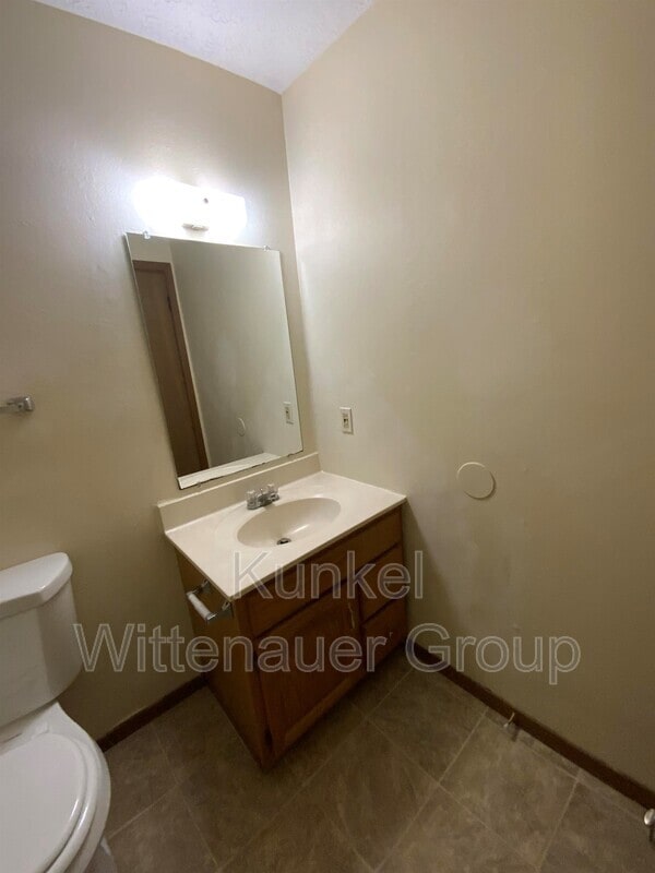 Building Photo - 2611 Sierra Dr