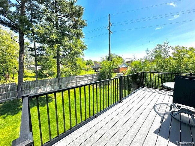 Building Photo - 5372 Rural Terrace