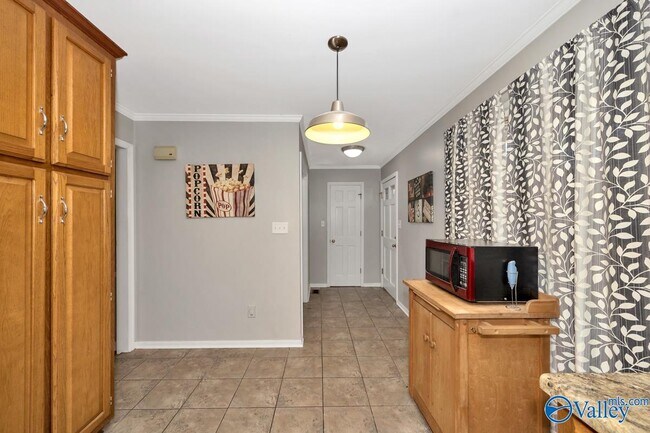 Building Photo - 404 Cloverleaf Dr