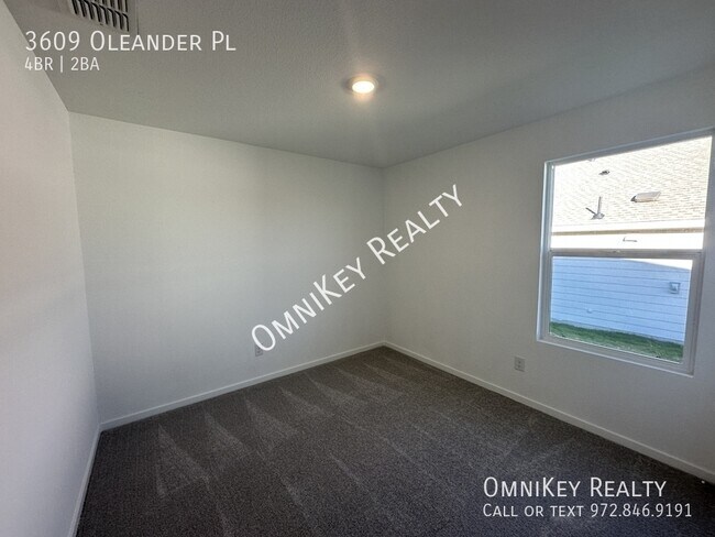 Building Photo - 3609 Oleander Pl