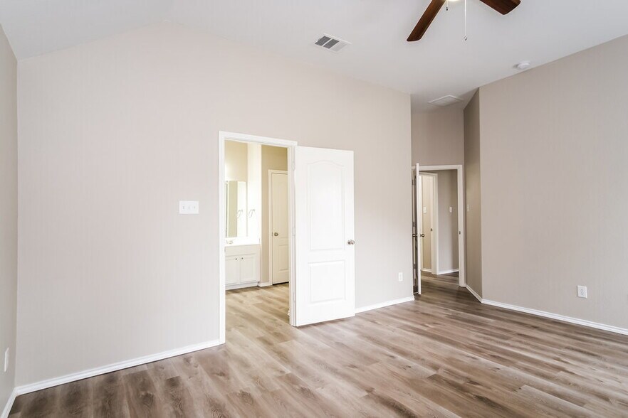 Building Photo - 837 Clear Springs Hollow
