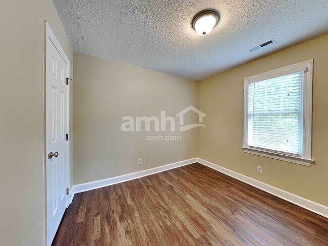 Building Photo - 4700 Forest Highland Dr