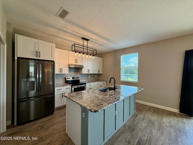 Building Photo - 2200 Pebble Point Dr