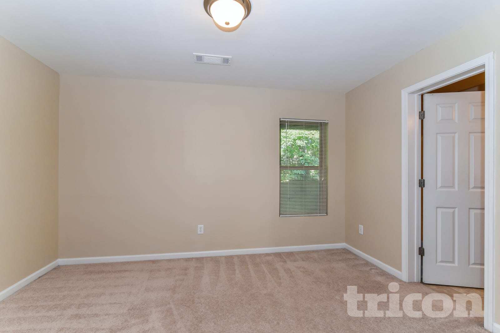 Building Photo - 1470 Knights Trail