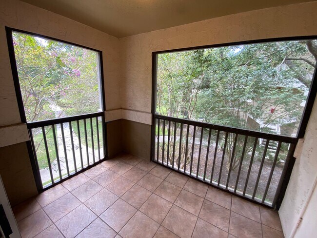 Building Photo - 11 Arbor Club Dr