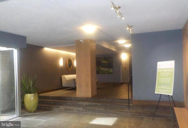 Building Photo - 4410 Oglethorpe St