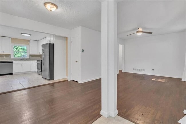 Building Photo - 2473 Harwood Dr