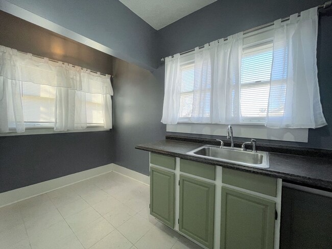 Building Photo - Clean 1 bedroom home