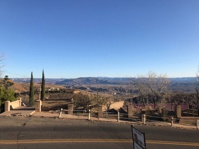 Building Photo - Adorable Jerome Home!! 2 Bedroom 1 Bath Contact Property Pros Property Management