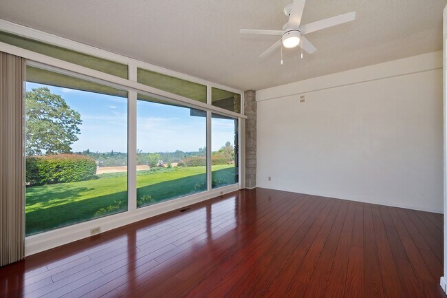 Building Photo - Luxury Living with Stunning 360-Degree Vie...