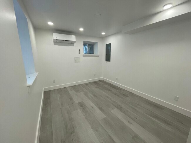 Building Photo - 3025 11th St NW