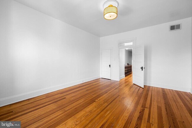 Building Photo - 3314 Auchentoroly Terrace