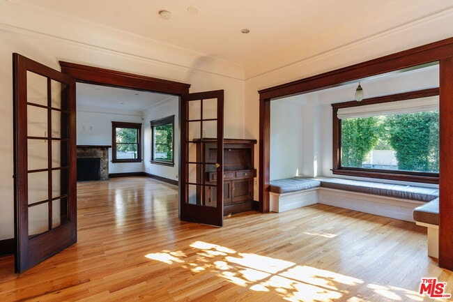 Building Photo - 2027 Canyon Dr