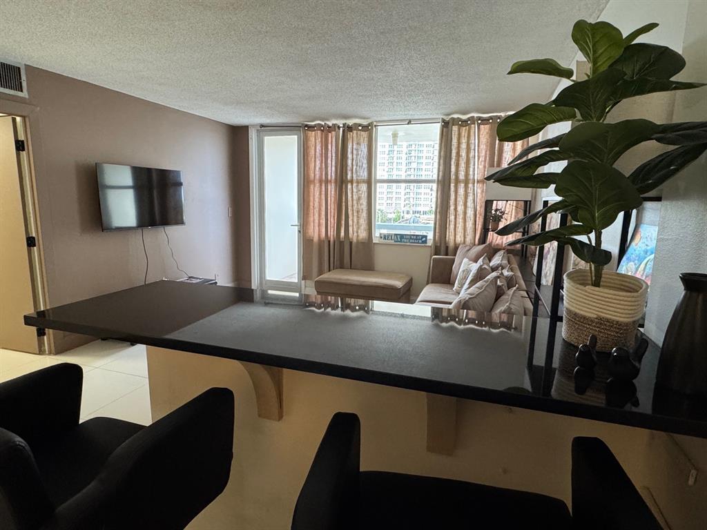 Building Photo - 305 N Pompano Beach Blvd