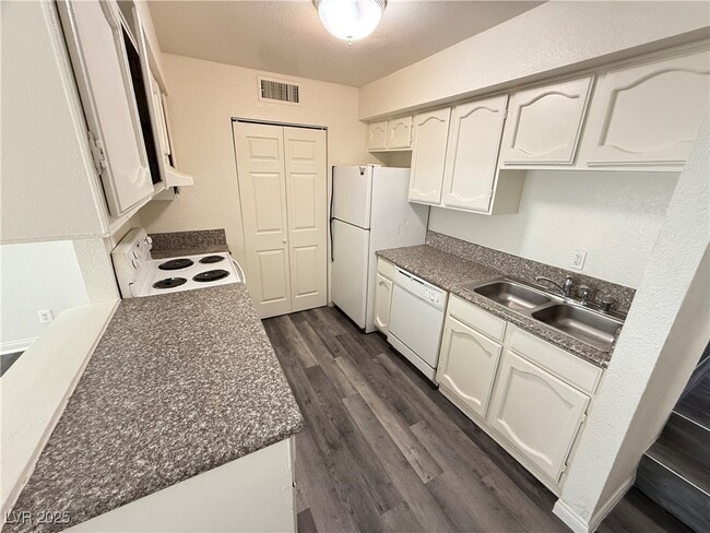 Building Photo - 5165 Gray Ln