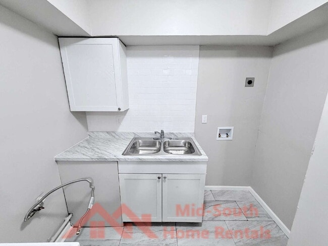 Building Photo - 139 N Claybrook St