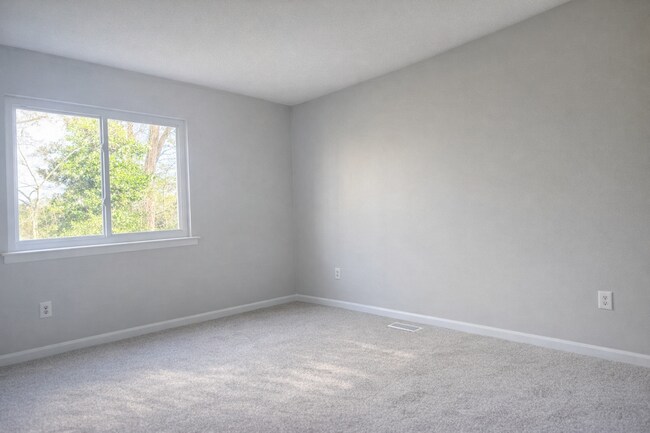 Building Photo - 94 Balsam Rd