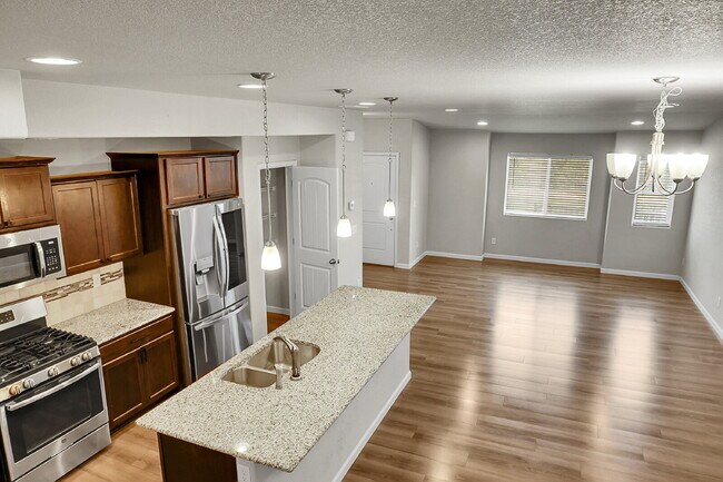 Building Photo - $2,195.00 - 3 Bedrooms, 2.5 Bathroom, Town...